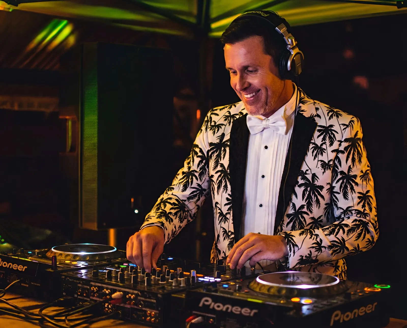 Tux performing - Photo 7