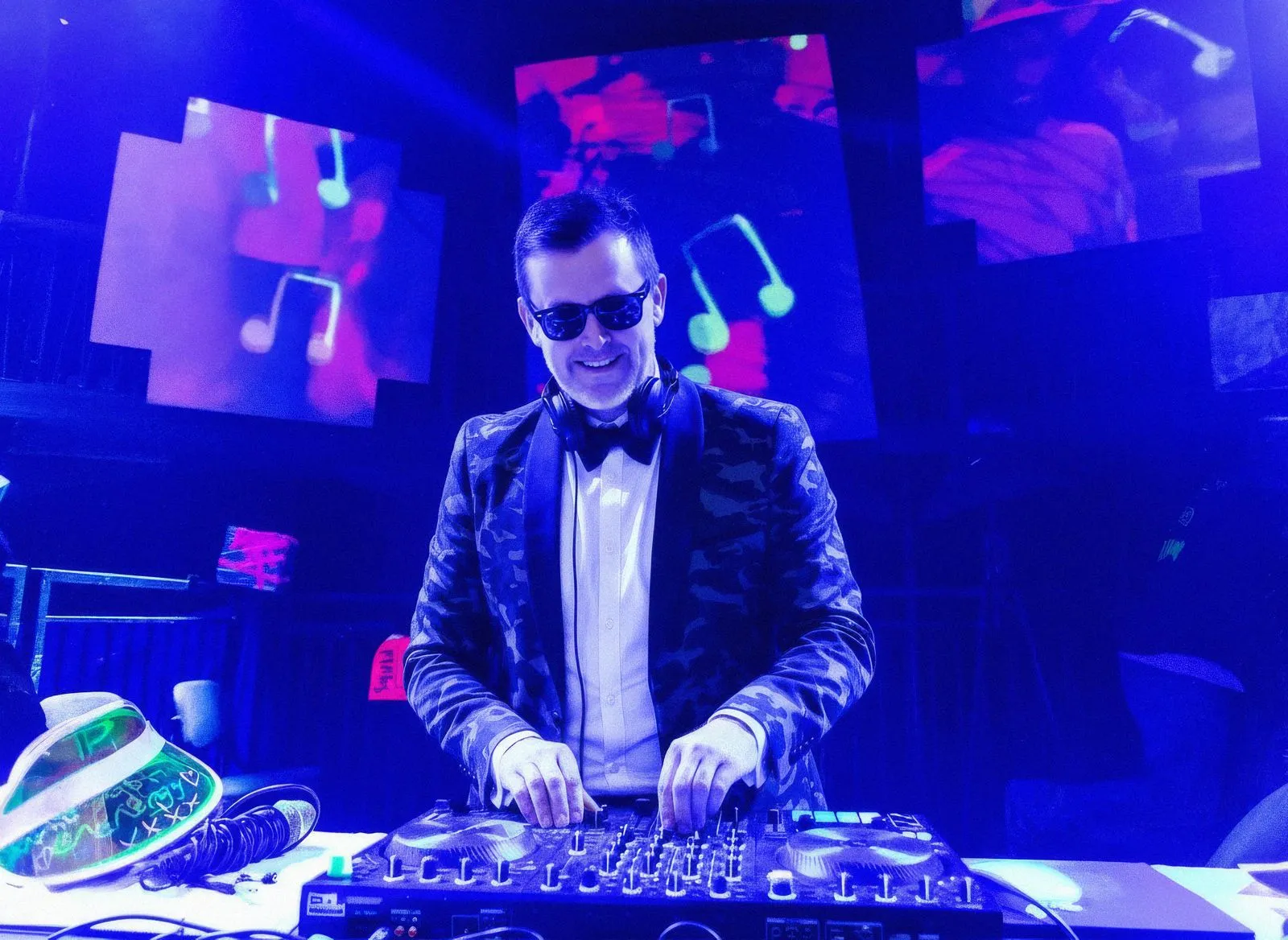 DJ Tux performing live